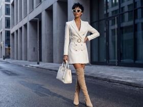 Modella con outfit indossato e inserita in location 2